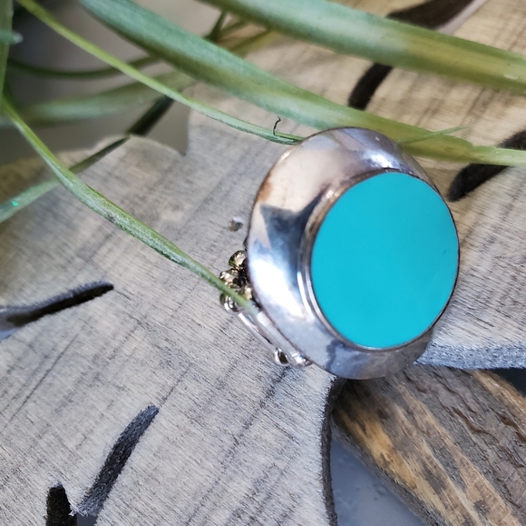 Silver Tone Stretch Ring with Round Blue Stone 💥3 for $24💥 - Picture 13 of 16